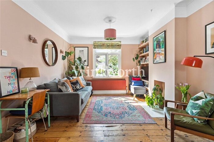 2 Bedroom End Of Terrace House To Rent In North Grove, London, N15