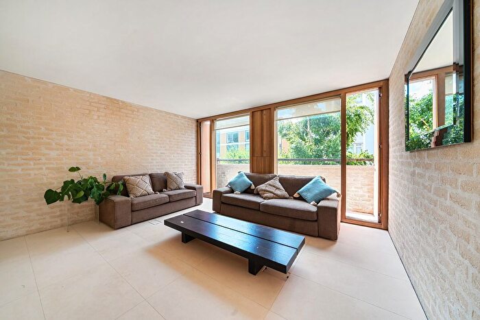 2 Bedroom Flat For Sale In Garway Road, Notting Hill, London, W2