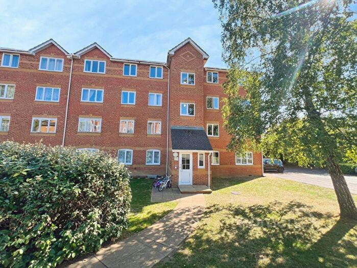 2 Bedroom Flat For Sale In Ascot Court, Aldershot, Hampshire, GU11