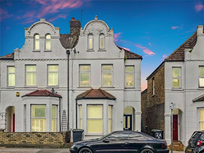 3 Bedroom Flat To Rent In Buckingham Road, London, N22