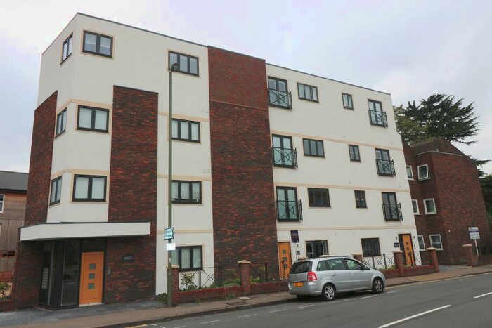 2 Bedroom Flat To Rent In High Street, Egham TW20