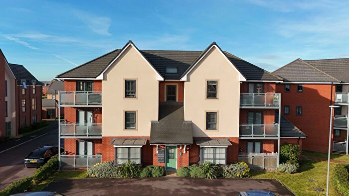2 Bedroom Flat For Sale In Fullers Ground, Eagle Farm South, Milton Keynes, Buckinghamshire, MK17