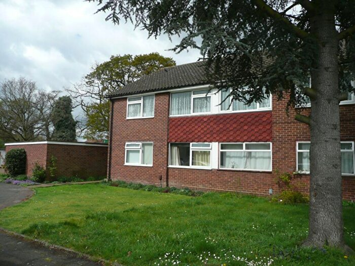 2 Bedroom Maisonette To Rent In Kelvin Close, West Ewell, Surrey, KT19