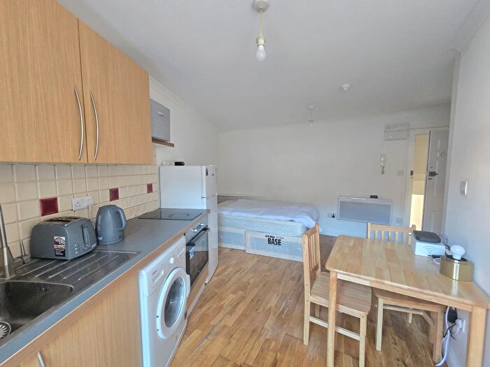 Studio To Rent In Stoke Newington Road, London, N16