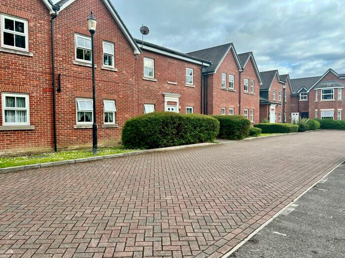 2 Bedroom Flat To Rent In Spire View, Salisbury, SP2