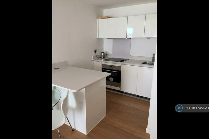 1 Bedroom Flat To Rent In Kara Court, London, E3