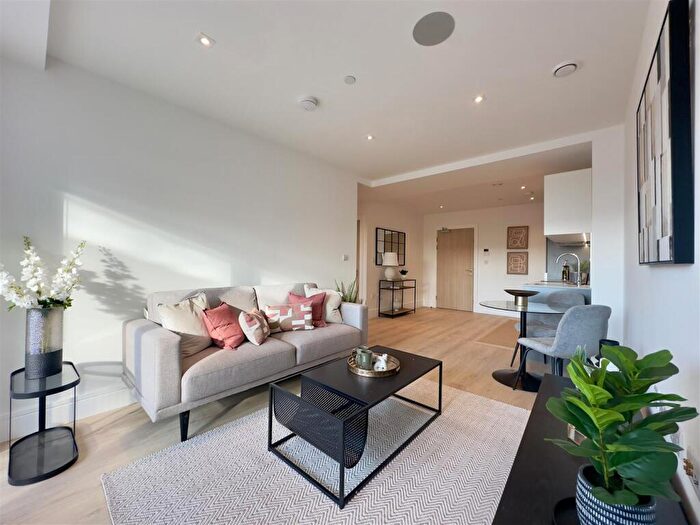 1 Bedroom Flat To Rent In Sutton Park House, Carshalton Rd, SM1