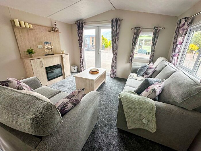 2 Bedroom Mobile/park Home For Sale In St. Catherines, Cairndow, PA25