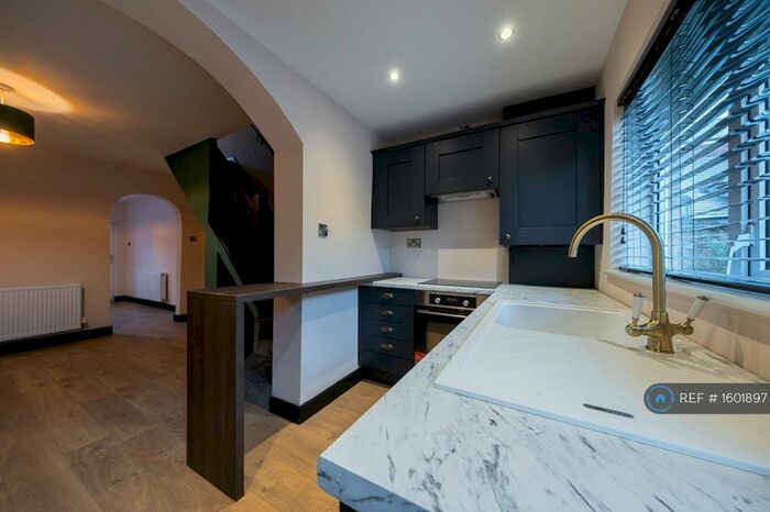 3 Bedroom Terraced House To Rent In Pitt Street, Macclesfield, SK11