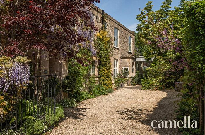 4 Bedroom Link Detached House For Sale In Entry Hill, Bath, BA2