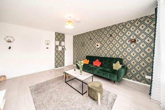 3 Bedroom Flat For Sale In Stroudley Walk, Bow, E3