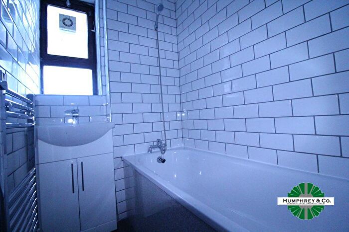 2 Bedroom Flat To Rent In Provost Estate, Shoreditch, N1