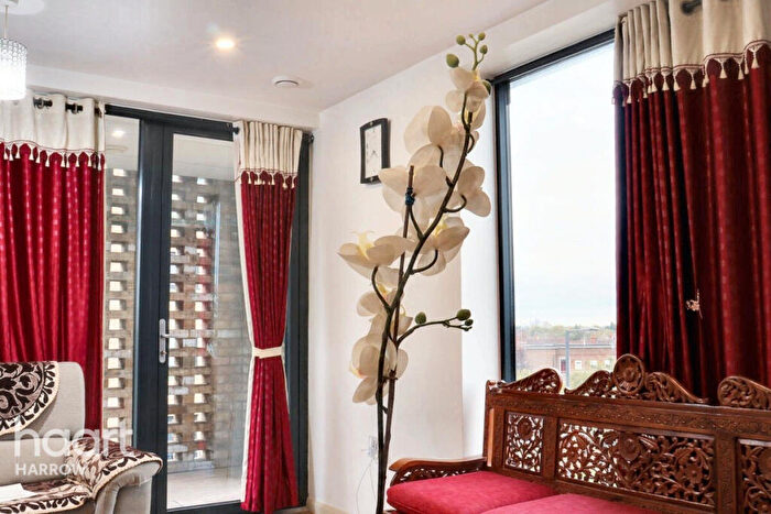 2 Bedroom Apartment For Sale In Alpine Road, London, NW9