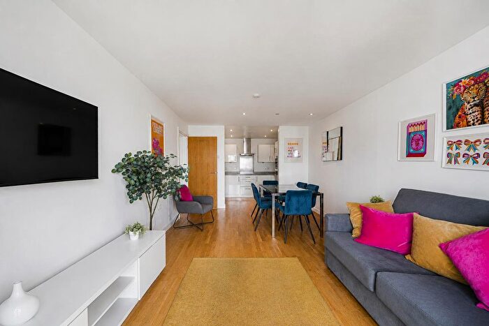 2 Bedroom Flat For Sale In Sun Passage, Bermondsey, SE16