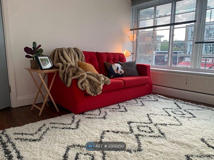 2 Bedroom Flat To Rent In Station Chambers, London, N11