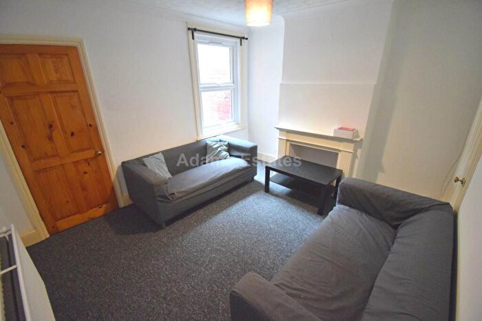 4 Bedroom Terraced House To Rent In Cardigan Gardens, Reading, RG1
