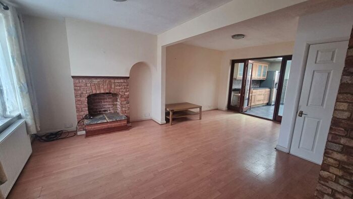 2 Bedroom Semi Detached House To Rent In Elers Road, Hayes, UB3