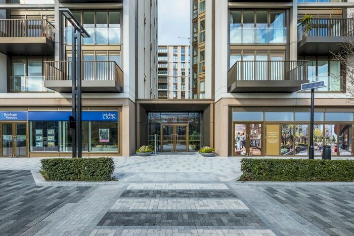 2 Bedroom Flat To Rent In Fountain Park Way, London, W12