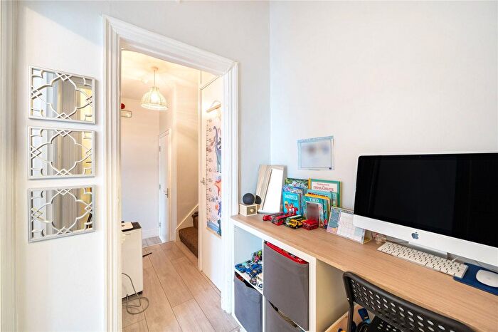 1 Bedroom Flat For Sale In Dukes Avenue, Muswell Hill, London, N10