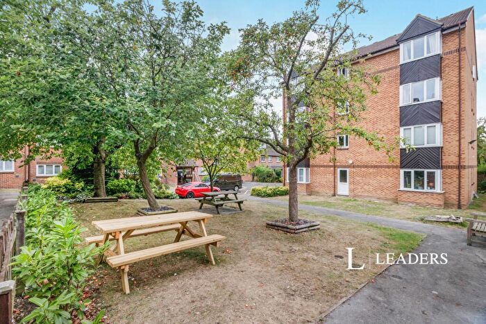 1 Bedroom Flat To Rent In Saxon Close, Surbiton, KT6