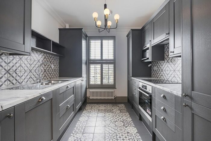 2 Bedroom Flat To Rent In Colebrooke Avenue, London, W13