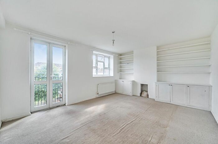 2 Bedroom Flat For Sale In Laburnum Road, Mitcham, CR4