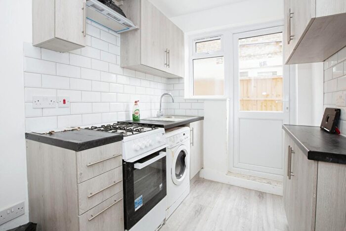 2 Bedroom Flat To Rent In Morley Road, Leyton, E10
