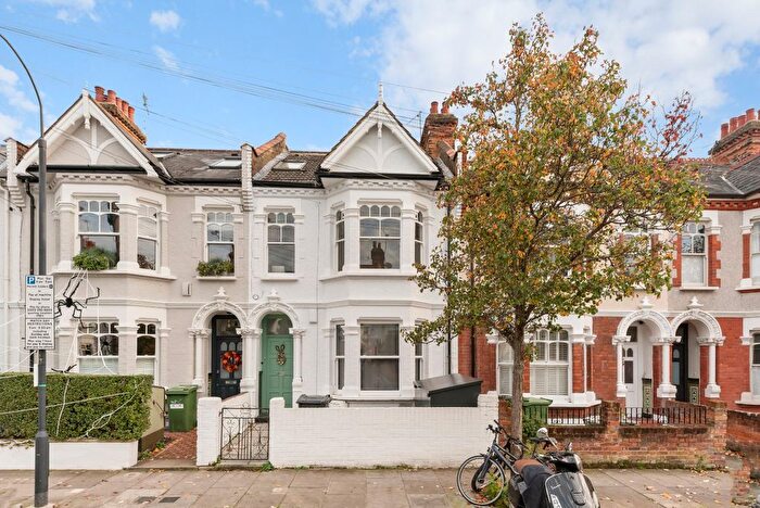 3 Bedroom Flat For Sale In Kenyon Street, Bishops Park, SW6
