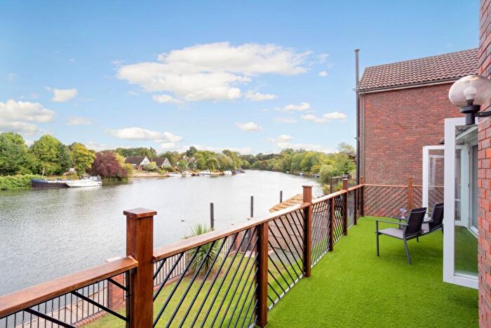 3 Bedroom Detached House To Rent In Straight Road Old Windsor, SL4