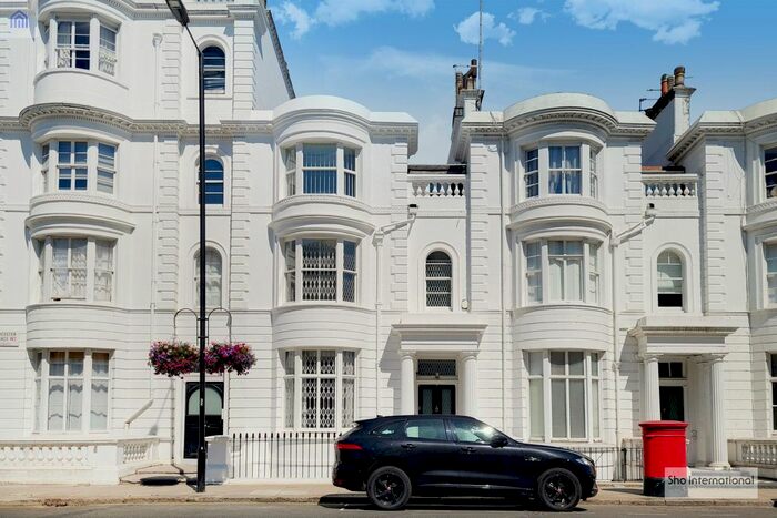 3 Bedroom Flat To Rent In Gloucester Terrace, London, W2