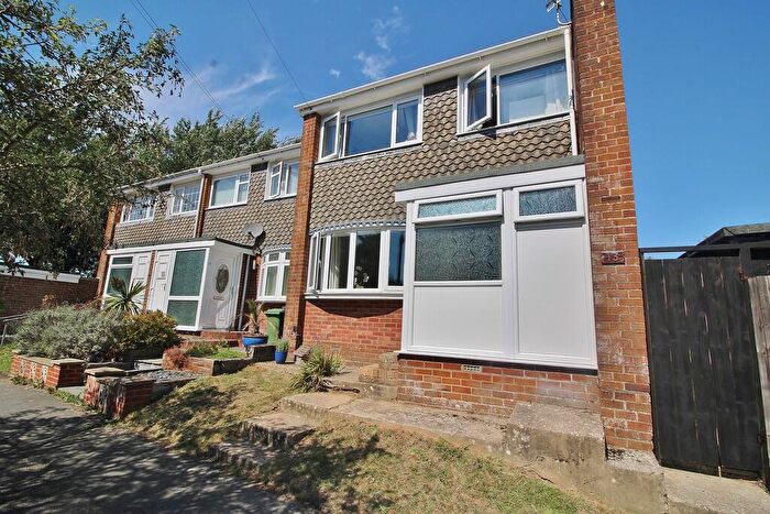 3 Bedroom End Of Terrace House For Sale In Cypress Crescent, Waterlooville, PO8