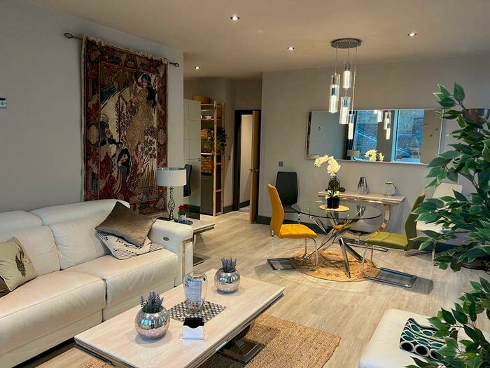 2 Bedroom Apartment To Rent In Rumford Street, L2