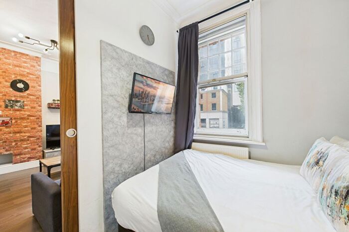 1 Bedroom Flat For Sale In Cathedral Mansions, Vauxhall Bridge Road, London, SW1V