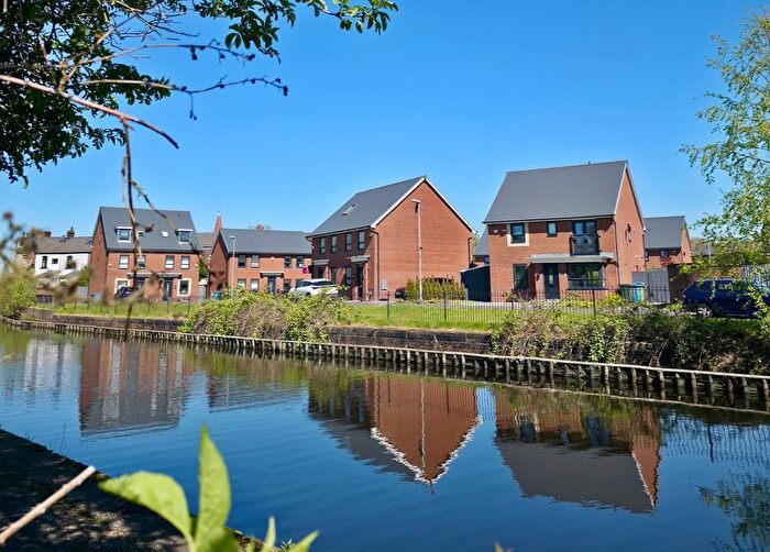 5 Bedroom Detached House For Sale In Charlton Street, Rochdale, OL11