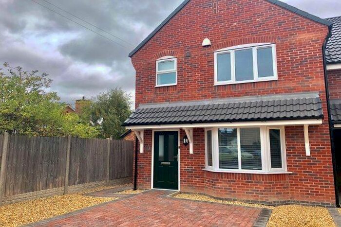 3 Bedroom Town House To Rent In Bridge Farm Lane, Nottingham, NG11