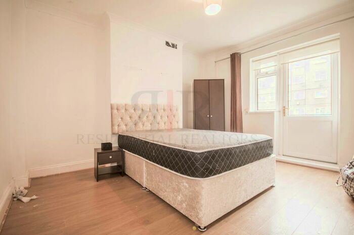 3 Bedroom Flat To Rent In Amery House, Kinglake Street, London, SE17