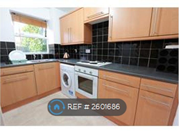 2 Bedroom Flat To Rent In Herritage Park, London, SW17