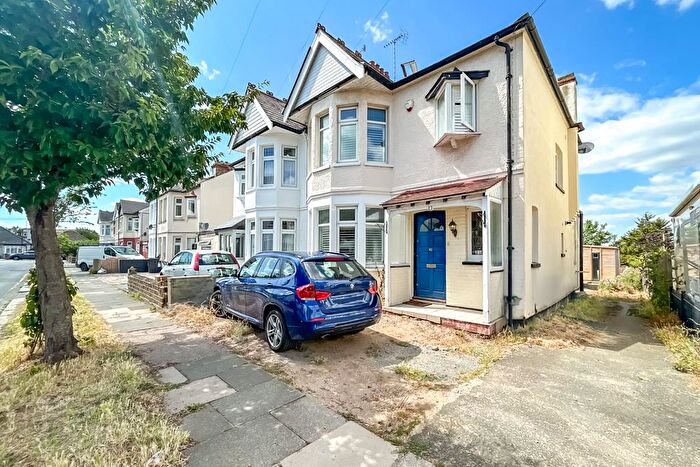 4 Bedroom Semi Detached House For Sale In Edith Road, Southend-on-Sea, SS2