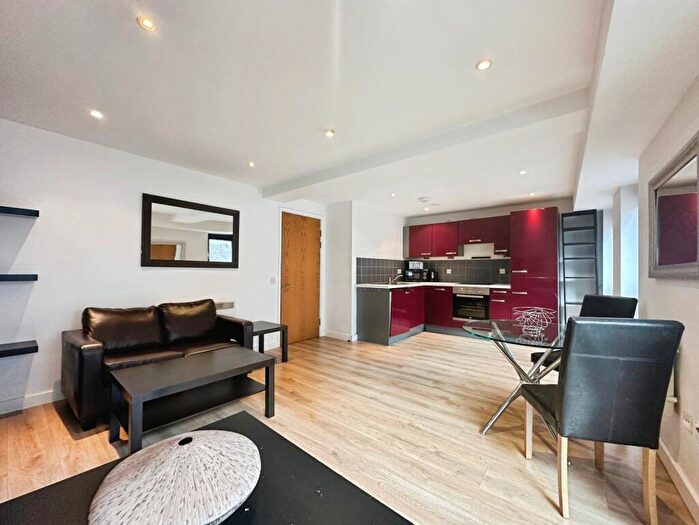 2 Bedroom Flat To Rent In York Place, Leeds, West Yorkshire, LS1