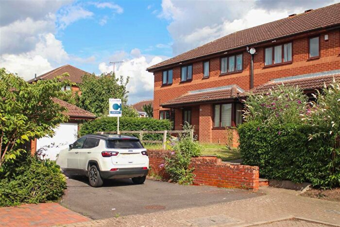 2 Bedroom House For Sale In Walkhampton Avenue, Bradwell Common, Milton Keynes, MK13