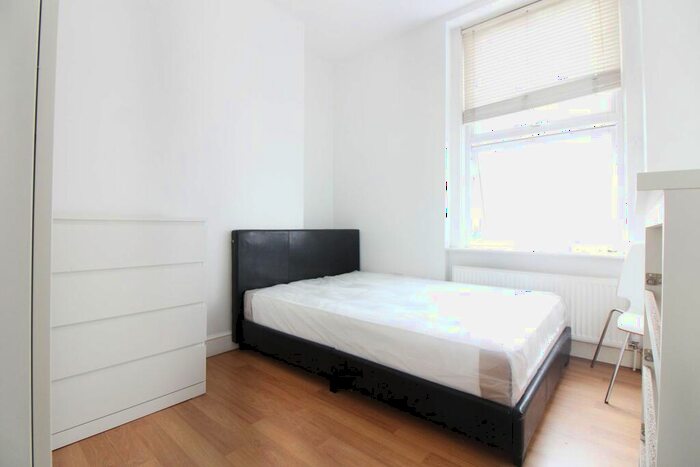 4 Bedroom Flat To Rent In Seven Sisters Road, London, N7