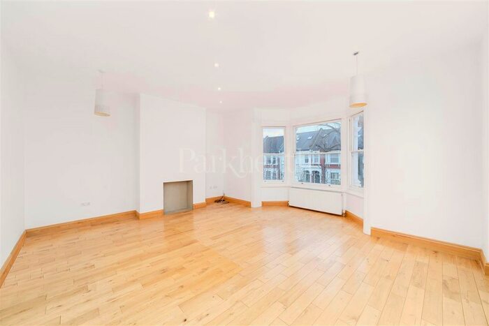 3 Bedroom Flat To Rent In Hillfield Road, West Hampstead, NW6