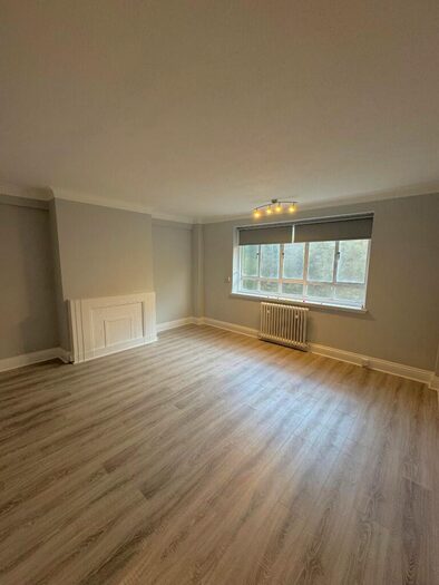 2 Bedroom Flat To Rent In Grand Avenue, Hove, East Sussex, BN3