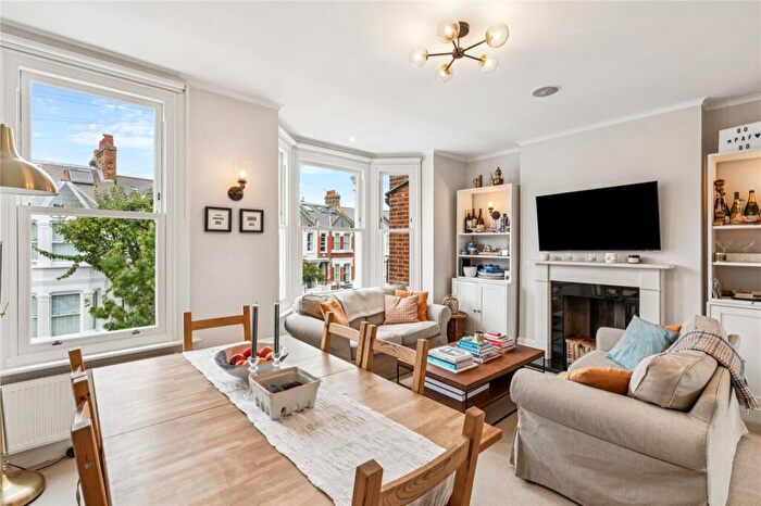 3 Bedroom Apartment For Sale In Tregarvon Road, SW11