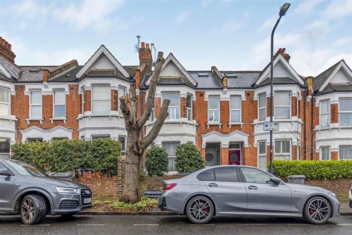 3 Bedroom Maisonette For Sale In Ridley Road, NW10
