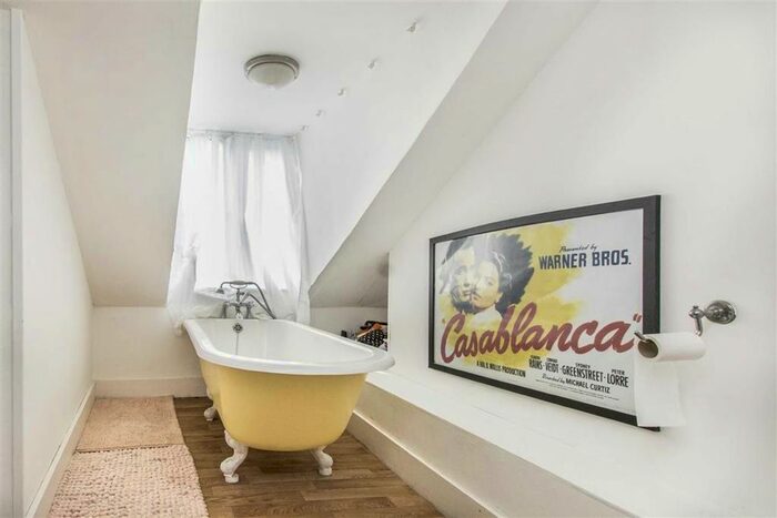 1 Bedroom Flat To Rent In Broad Street, Teddington, TW11