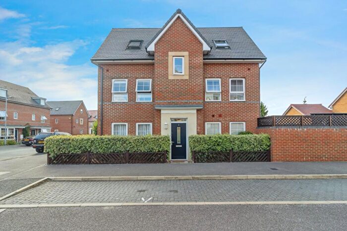 4 Bedroom Semi-Detached House For Sale In Money Mead, Dunstable, LU6