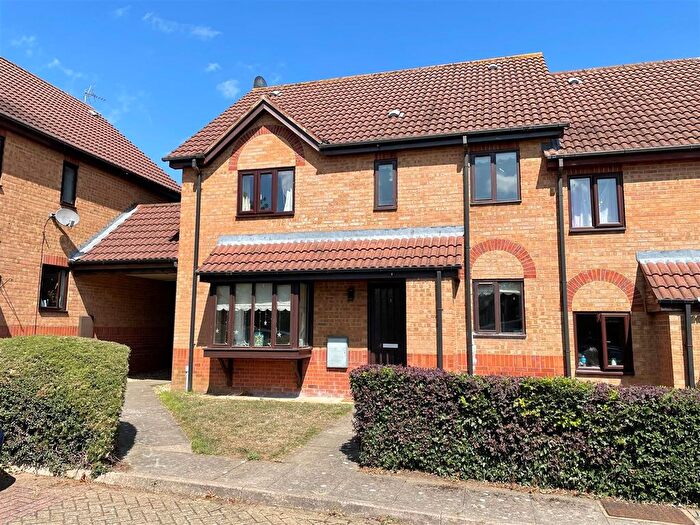 2 Bedroom Property To Rent In Appletree Close, Linslade, LU7