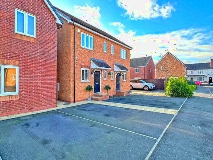 2 Bedroom Semi-Detached House To Rent In Thomas Cox Wharf, Tipton, West Midlands, DY4