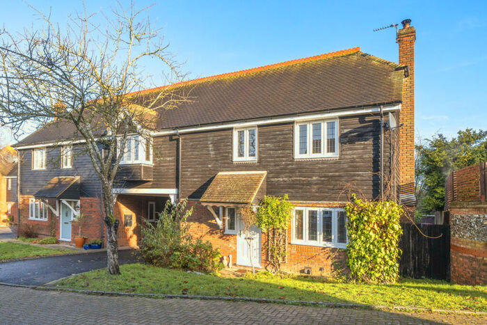 3 Bedroom Semi-Detached House For Sale In Lewknor Close, Lewknor, OX49